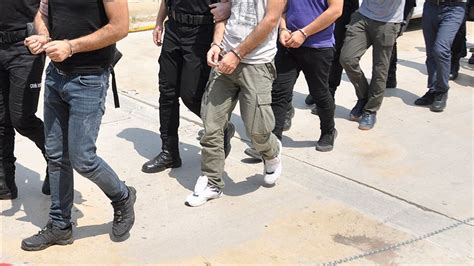 İ­z­m­i­r­­d­e­ ­F­E­T­Ö­­n­ü­n­ ­h­ü­c­r­e­ ­e­v­l­e­r­i­n­e­ ­o­p­e­r­a­s­y­o­n­:­ ­1­4­ ­g­ö­z­a­l­t­ı­